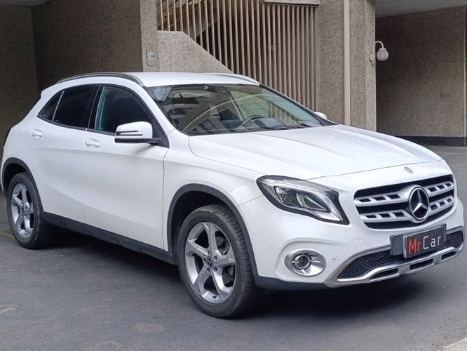 MERCEDES BENZ GLA 200 FL - 2020 | 2554