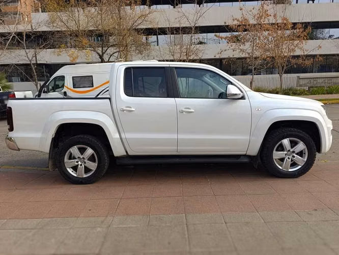 VOLKSWAGEN AMAROK TRENDLINE 4X2 MT - 2023 | 2680