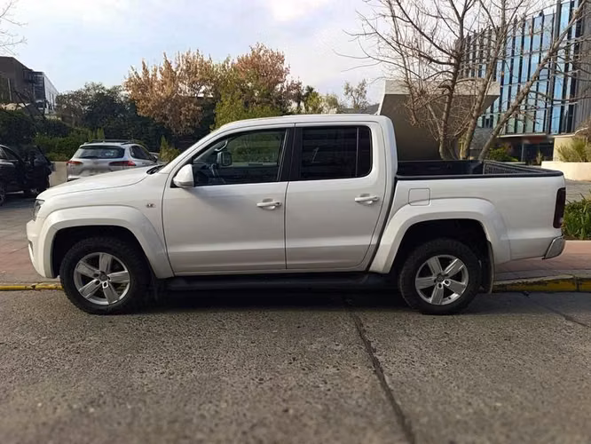 VOLKSWAGEN AMAROK TRENDLINE 4X2 MT - 2023 | 2680