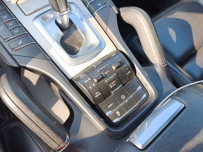 PORSCHE CAYENNE V6 E2 II - 2016 | 2701