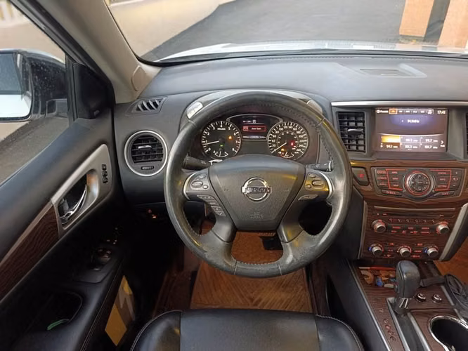 NISSAN PATHFINDER EXCLUSI CVT 4WD - 2018 | 2585