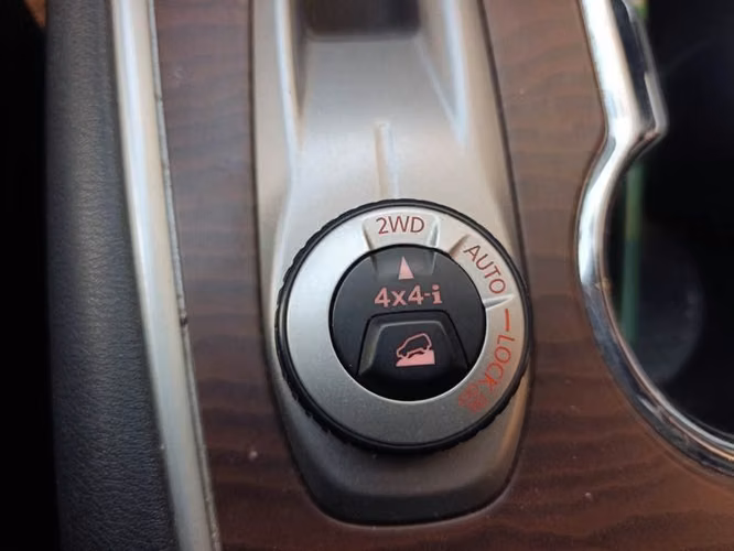 NISSAN PATHFINDER EXCLUSI CVT 4WD - 2018 | 2585