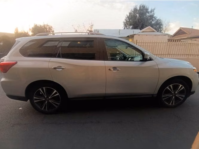 NISSAN PATHFINDER EXCLUSI CVT 4WD - 2018 | 2585