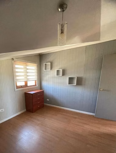 Amplia/Dos Pisos/Antejardin&Patio/Impecable&Instalarse