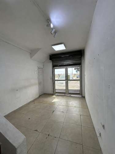 Excelente Local Comercial de Dos Niveles, ubicado en AVENIDA BALMACEDA. VALOR DE ARRIENDO $898.568 MIL PESOS.