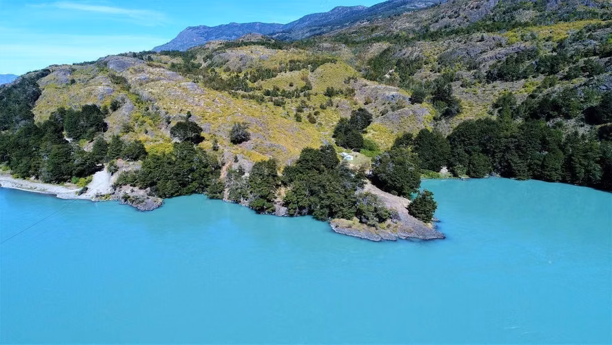 Campo 16 hectáreas orilla Río Baker – Bahía única | 5.900 UF
