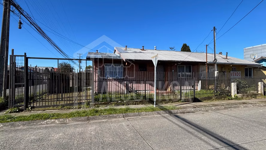 CASA EN AMPLIO TERRENO, PRESIDENTE IBÁÑEZ
