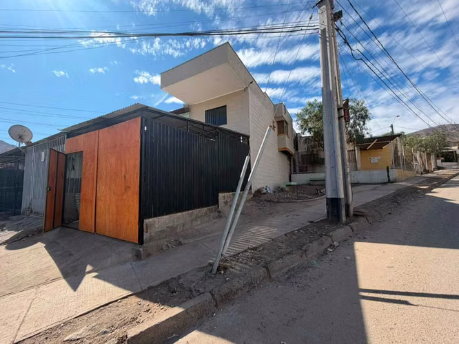 Hermosa Casa Moderna de 2 Pisos (176737)