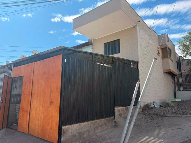 Hermosa Casa Moderna de 2 Pisos (176737)