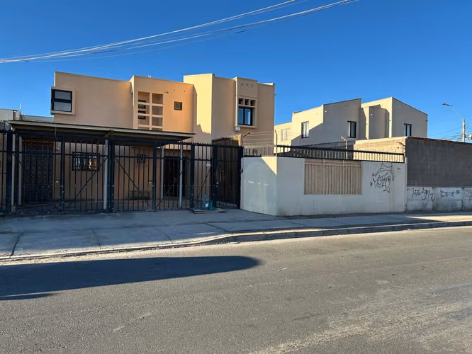 En arriendo casa 4 habitaciones en Villa Los Volcanes