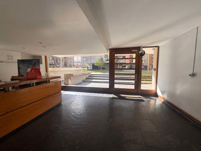 Las Condes: 40 m² Totales, Cerca Apoquindo, Venta por Sucesión