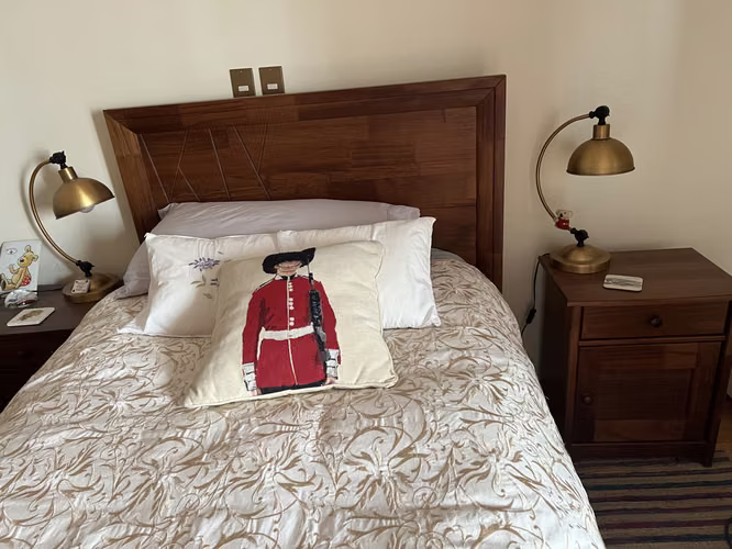 Cama nido plaza y media con ruedas Rosen + Respaldo + 2 veladores