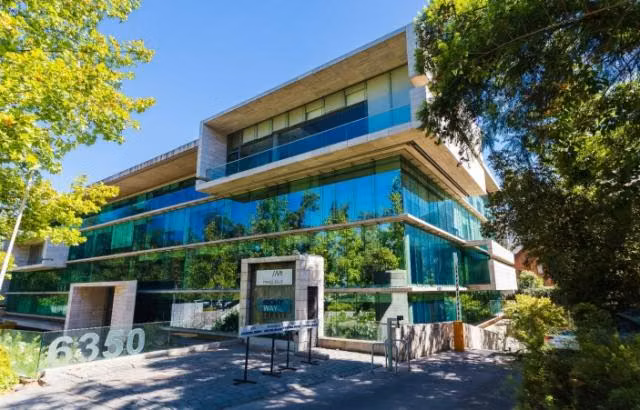 Arriendo OFICINA en Edificio Santa maría en Vitacura
