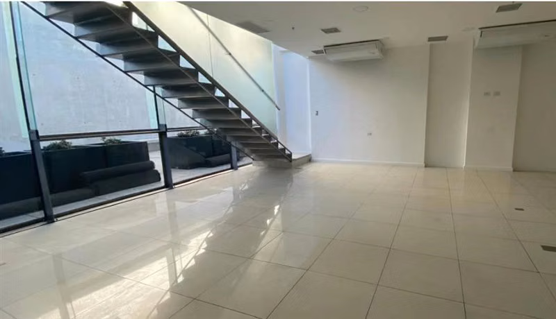 Arriendo LOCAL COMERCIAL SLC Apoquindo en Las Condes