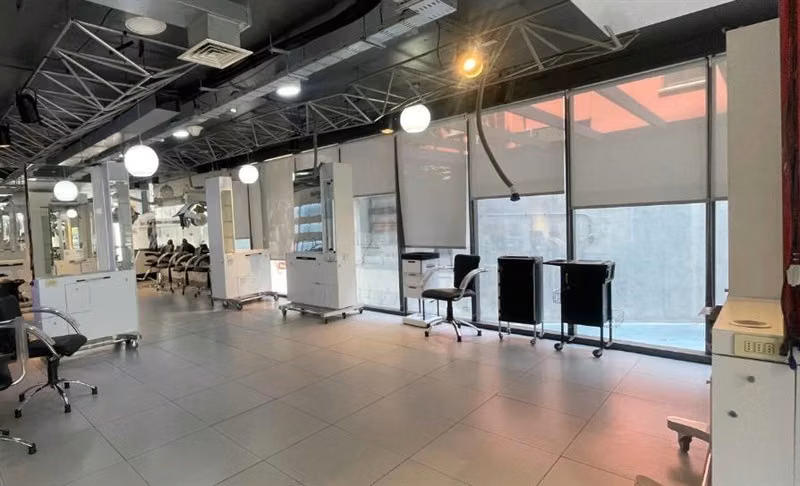 Arriendo Local Comercial en Edificio OMBÚ en Providencia