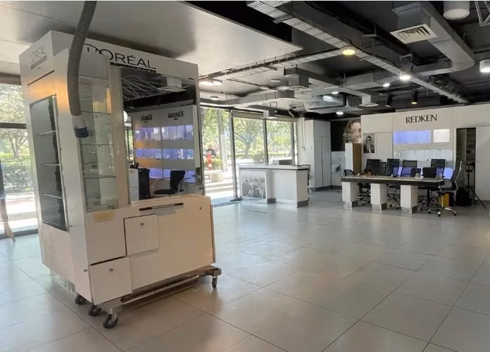 Arriendo Local Comercial en Edificio OMBÚ en Providencia