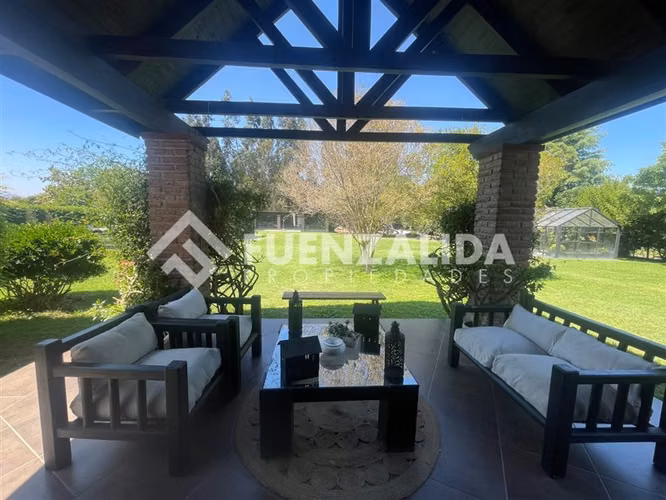 Casa en Venta 5 Dormitorios y 5 Baños, con Quincho y Piscina