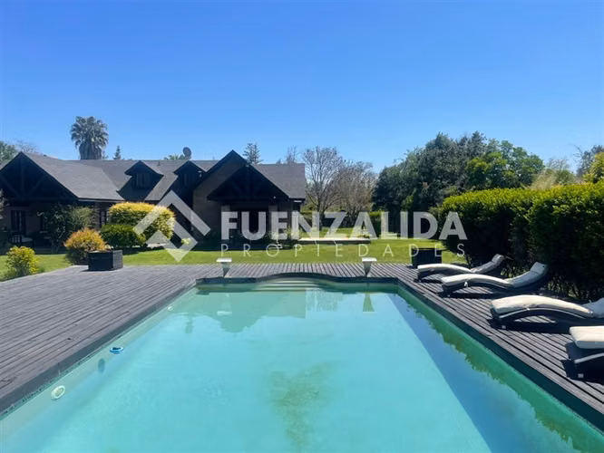 Casa en Venta 5 Dormitorios y 5 Baños, con Quincho y Piscina