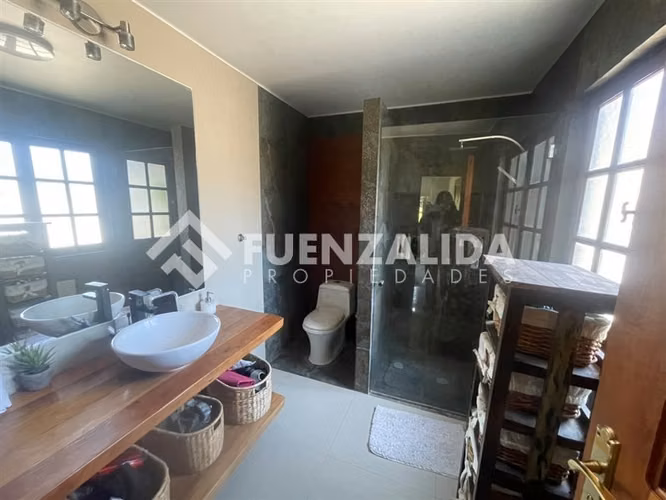 Casa en Venta 5 Dormitorios y 5 Baños, con Quincho y Piscina