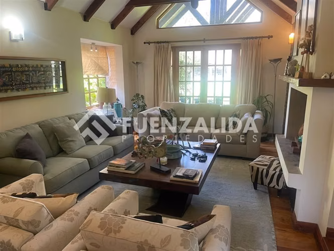 Casa en Venta 5 Dormitorios y 5 Baños, con Quincho y Piscina