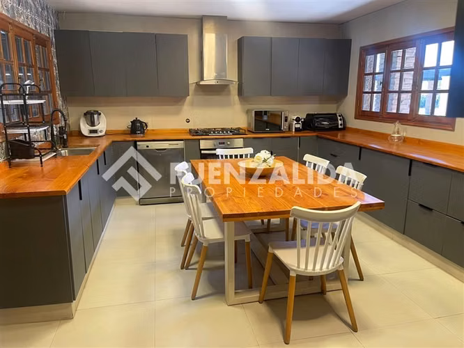 Casa en Venta 5 Dormitorios y 5 Baños, con Quincho y Piscina