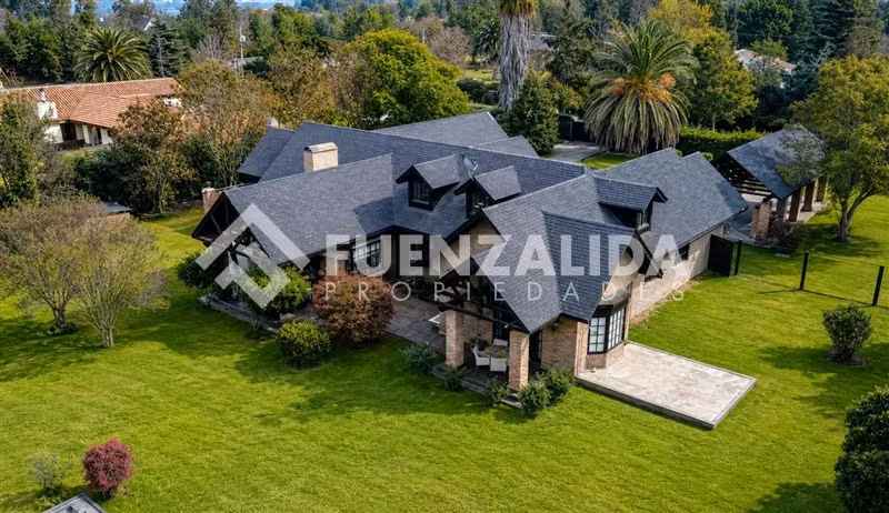 Casa en Venta 5 Dormitorios y 5 Baños, con Quincho y Piscina