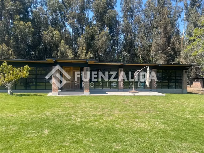 Casa en Venta 5 Dormitorios y 5 Baños, con Quincho y Piscina
