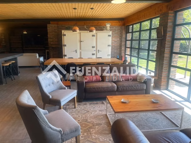 Casa en Venta 5 Dormitorios y 5 Baños, con Quincho y Piscina