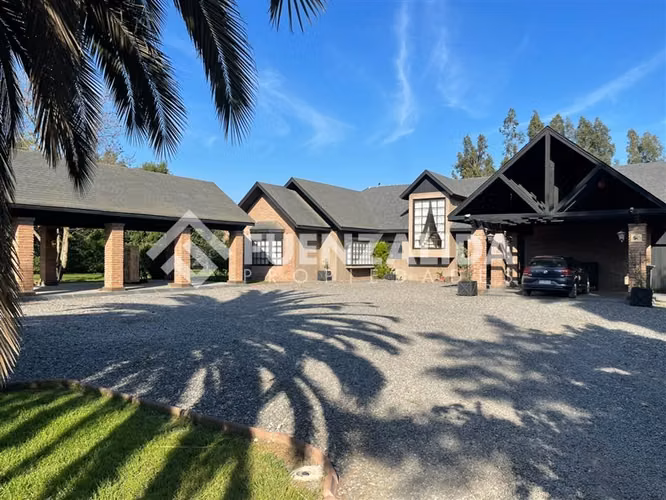 Casa en Venta 5 Dormitorios y 5 Baños, con Quincho y Piscina