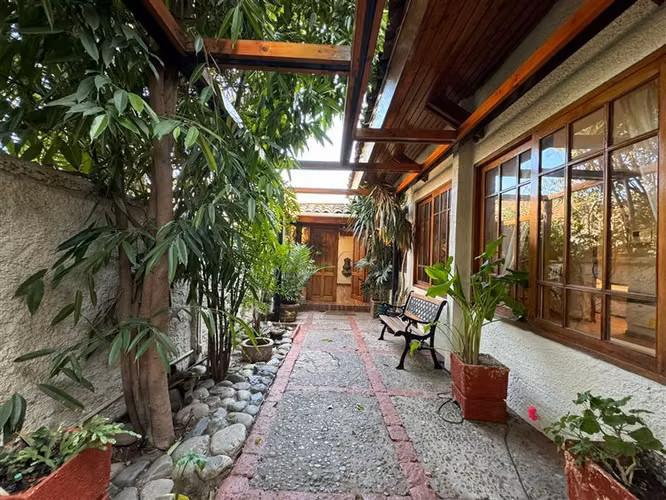 Casa en arriendo de 4 dorm. en Las Condes