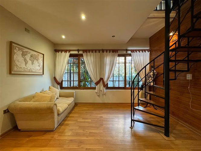 Casa en arriendo de 4 dorm. en Las Condes