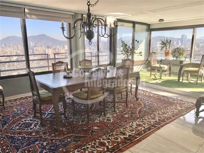 Departamento en venta de 3 dorm. en Las Condes