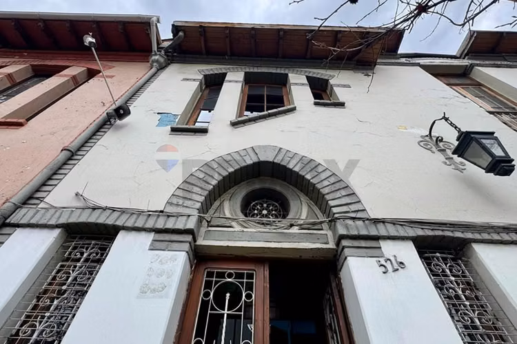 Casona patrimonial habilitada para oficinas