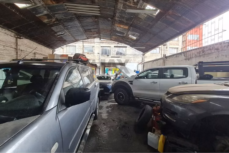 Gran propiedad comercial 1.578 m2 de terreno