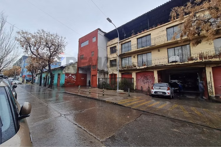 Gran propiedad comercial 1.578 m2 de terreno