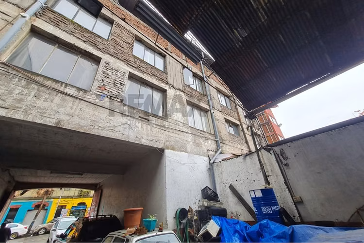 Gran propiedad comercial 1.578 m2 de terreno