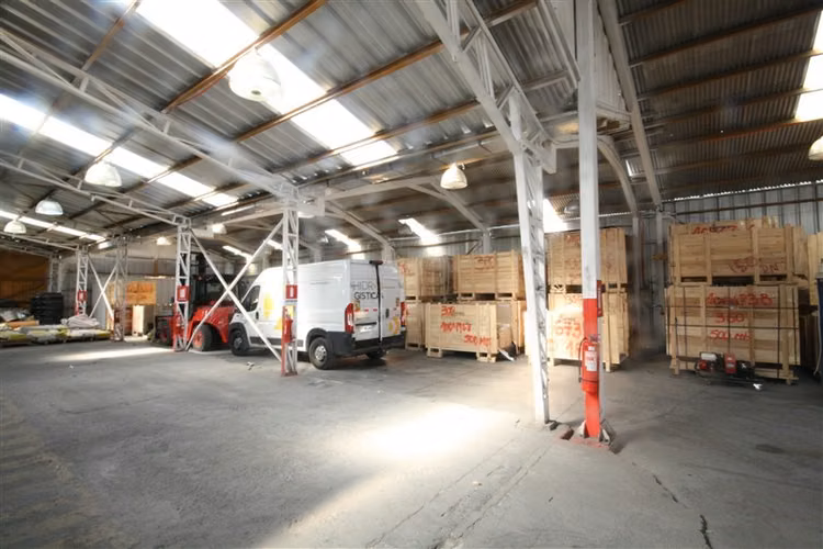 Oficinas con espacios logísticos para bodegar sector Macul - Imagen 22