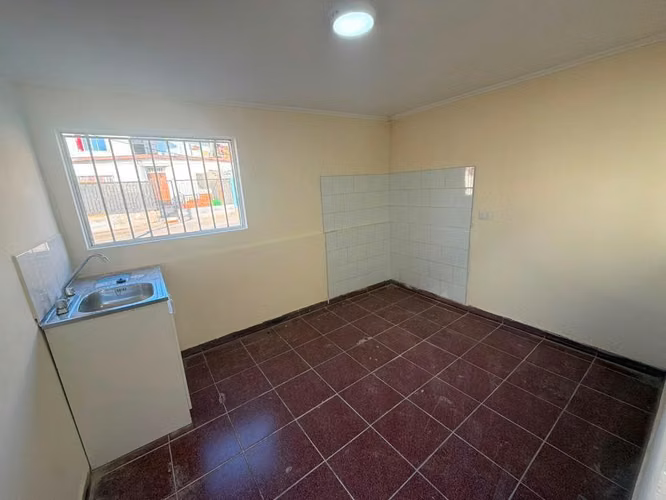 SE ARRIENDA CASA RECIÉN REFACCIONADA 2 DORMITORIO