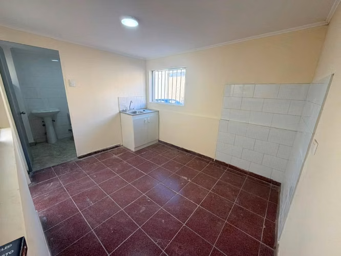 SE ARRIENDA CASA RECIÉN REFACCIONADA 2 DORMITORIO