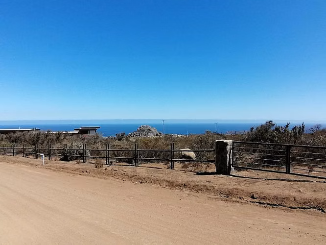 VENDO TERRENO ROCAS DEL MAR - LOS MOLLES