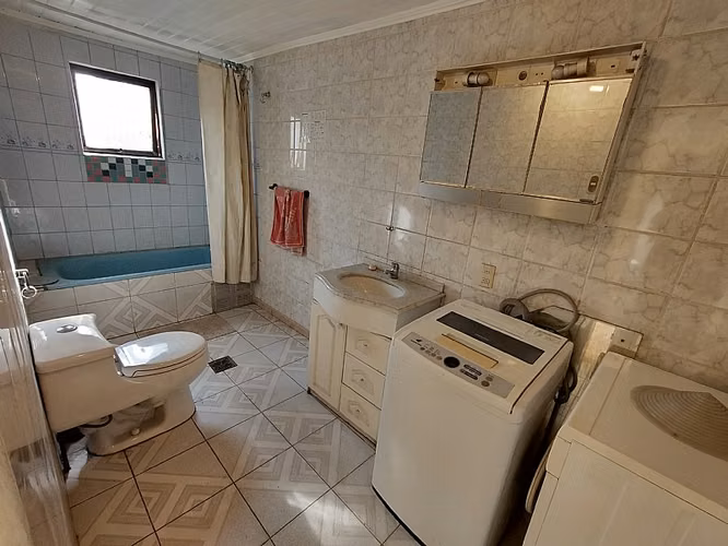 CASA DE 2 PISOS EN ÑUÑOA 4D/2B DE 220M2