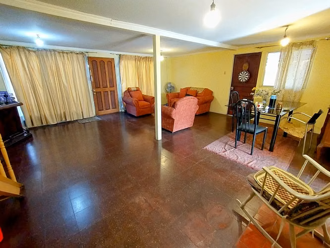 CASA DE 2 PISOS EN ÑUÑOA 4D/2B DE 220M2