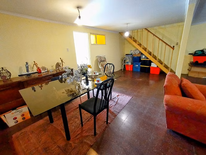 CASA DE 2 PISOS EN ÑUÑOA 4D/2B DE 220M2