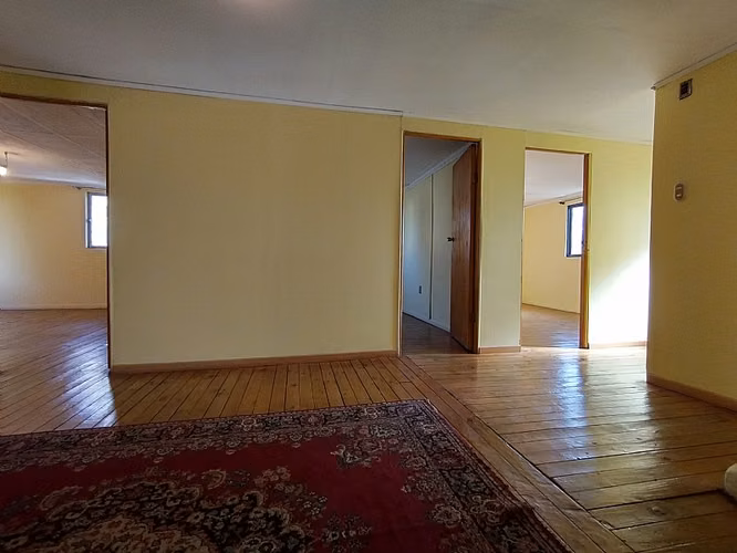 CASA DE 2 PISOS EN ÑUÑOA 4D/2B DE 220M2