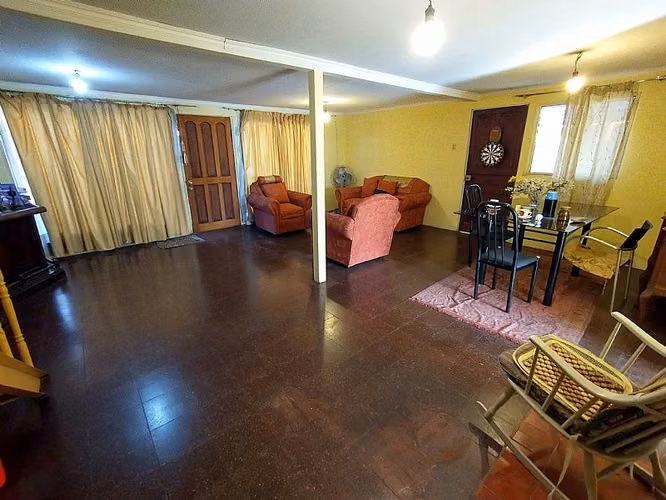 CASA DE 2 PISOS EN ÑUÑOA 4D/2B DE 220M2