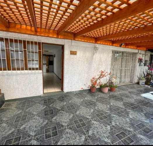 AMPLIA CASA EN AVENIDA EN MAIPU