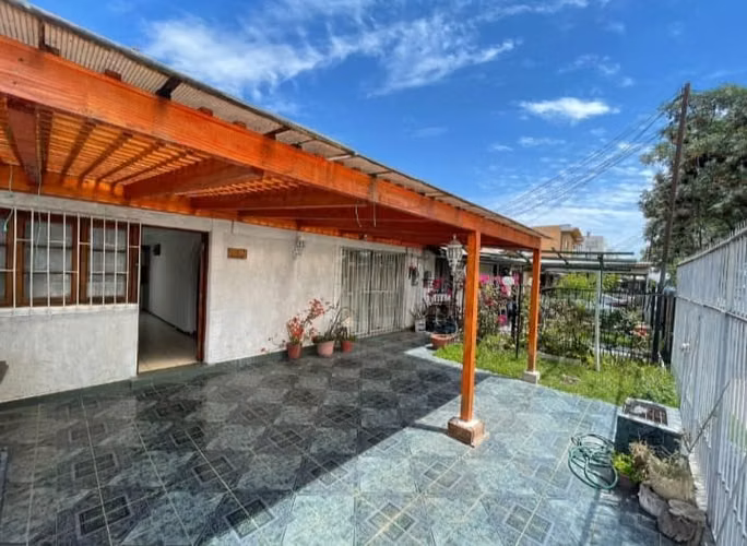 AMPLIA CASA EN AVENIDA EN MAIPU