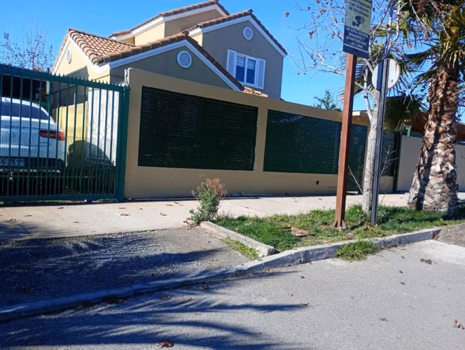 SE VENDE ESPECTACULAR CASA EN CONDOMINIO. SAN BERNARDO.