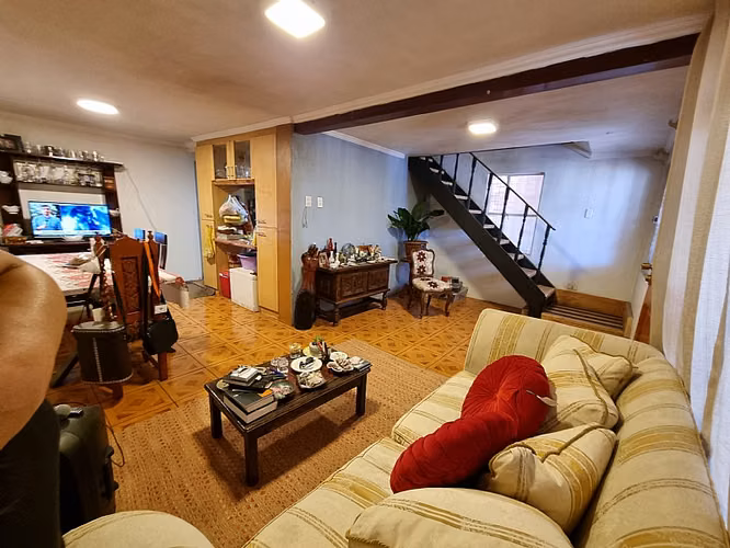 GRAN OPORTUNIDAD DE INVERSIÓN CASA CON 3 DEPARTAMENTOS