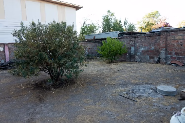 VENDO PROPIEDAD CON AMPLIO TERRENO ZONA URBANA - Imagen 4